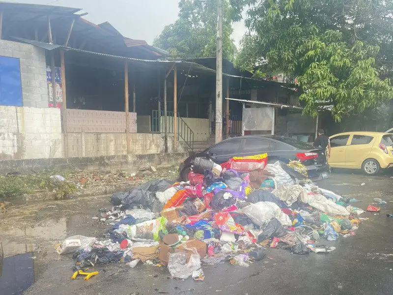 Trash in El Salvador
