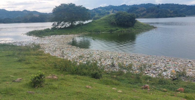 Trash in Lake Suchitlan El Salvador